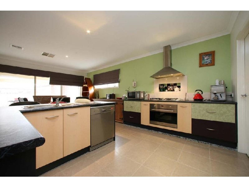 21 Paringa Drive, Ferntree Gully VIC 3156