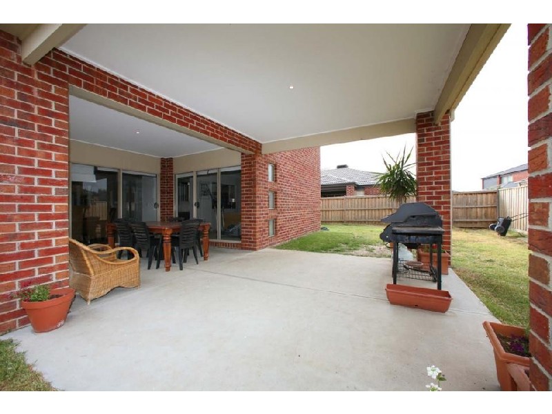 21 Paringa Drive, Ferntree Gully VIC 3156