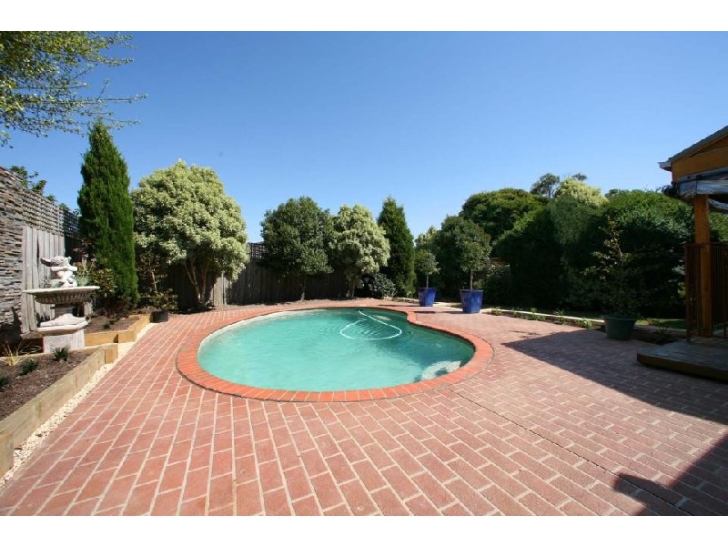 16 Tara Close, Rowville VIC 3178