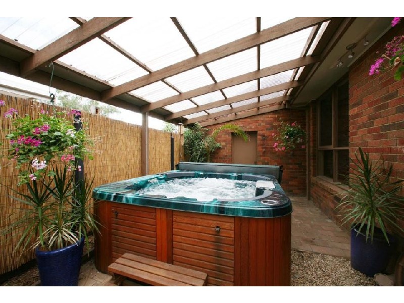 13 Laanecoorie Drive, Lysterfield VIC 3156