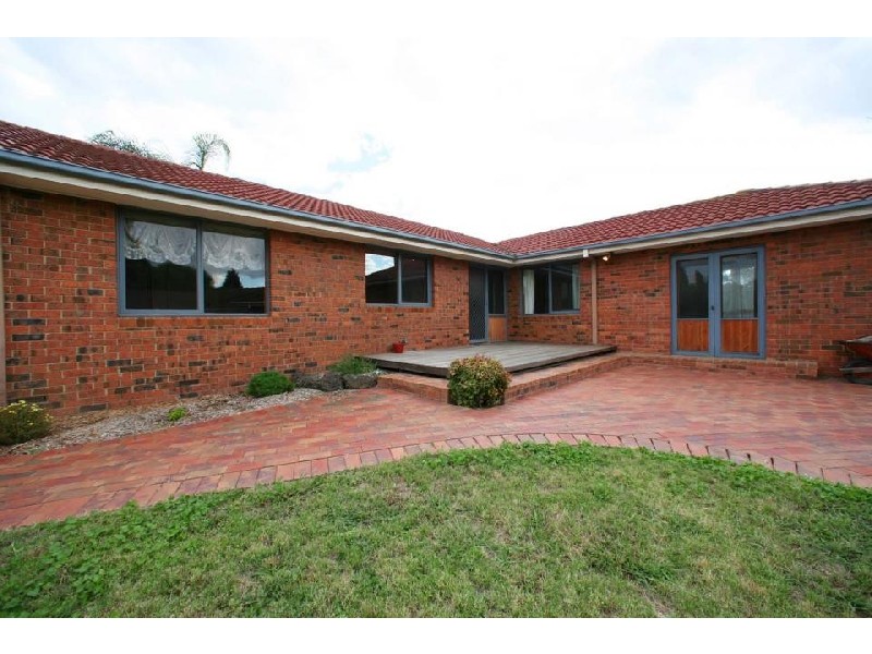 2 Bellfield Drive, Lysterfield VIC 3156