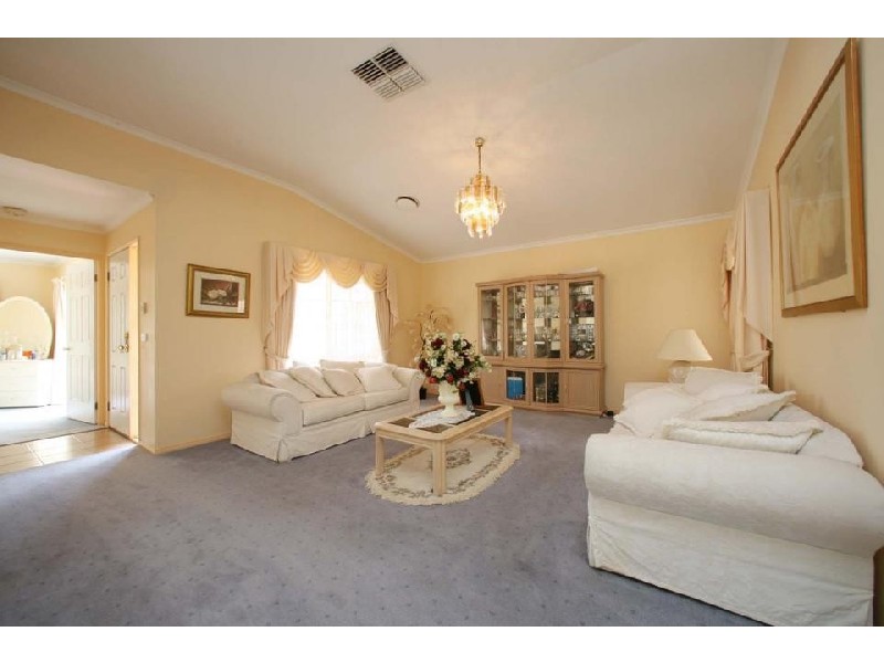 2 Wyandra Way, Rowville VIC 3178