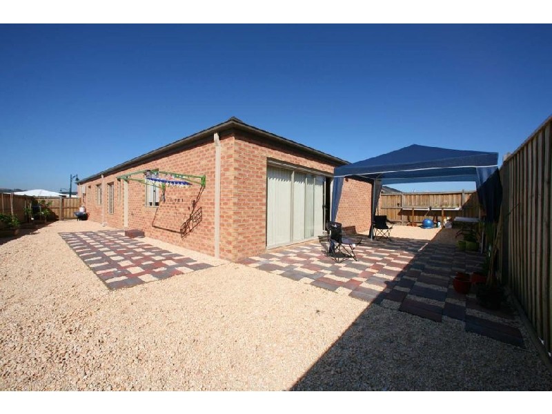 2 Sanctuary Crescent, Rowville VIC 3178