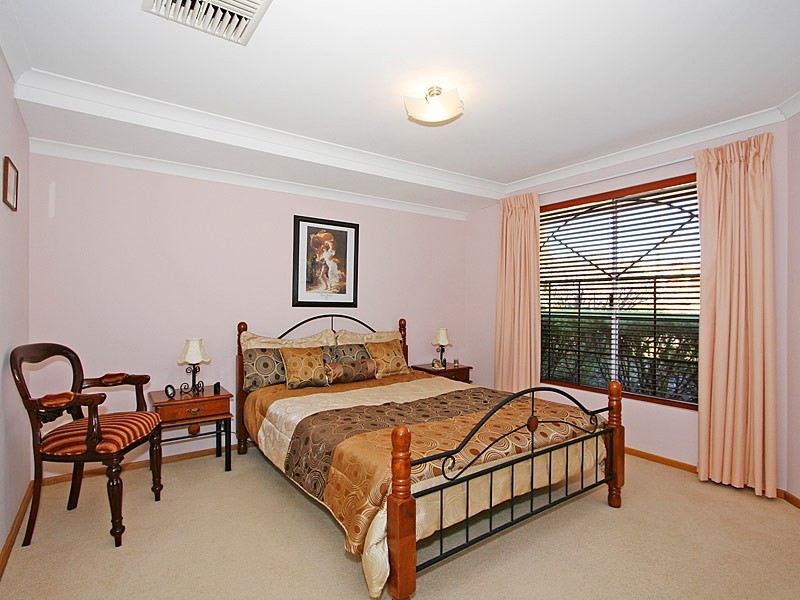 9 Tipuana Mews, Ellenbrook WA 6069