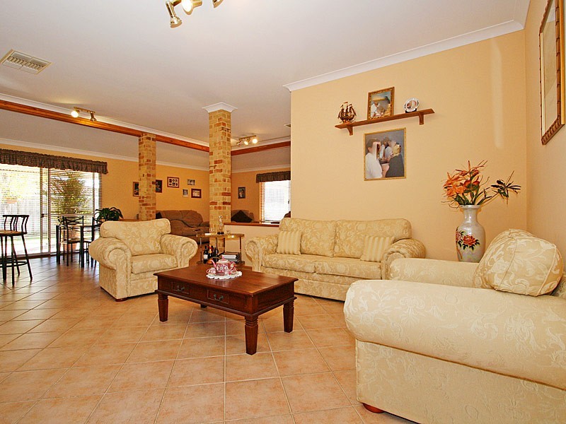 9 Tipuana Mews, Ellenbrook WA 6069