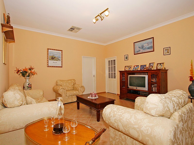 9 Tipuana Mews, Ellenbrook WA 6069