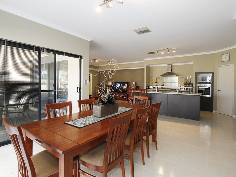 10 Glade Terrace, Ellenbrook WA 6069