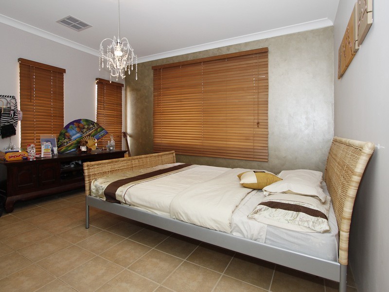 6 Turnberry Way, The Vines WA 6069