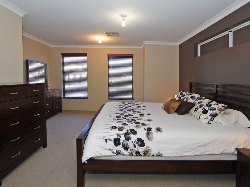 50 Simmonds Pass, Ellenbrook WA 6069