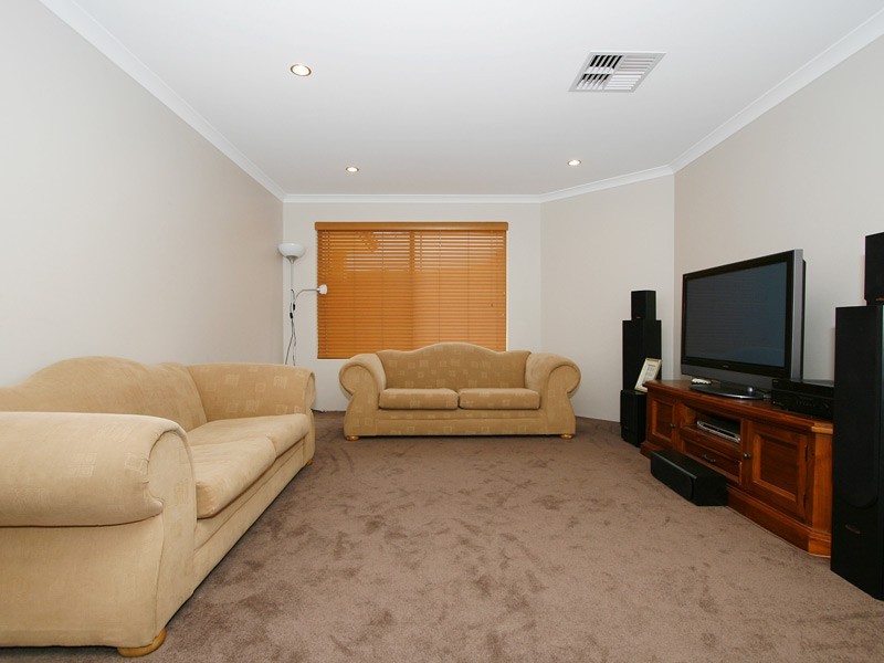 9 Dulegal Way, Aveley WA 6069