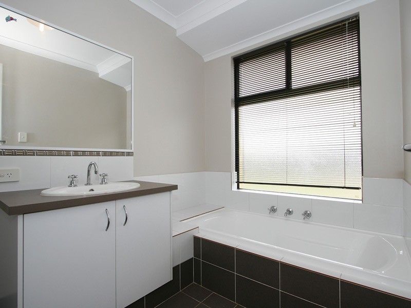 9 Dulegal Way, Aveley WA 6069