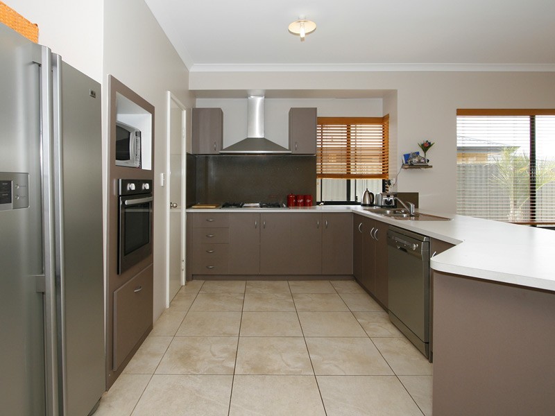 9 Dulegal Way, Aveley WA 6069