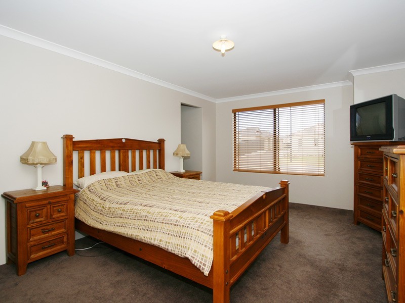 9 Dulegal Way, Aveley WA 6069