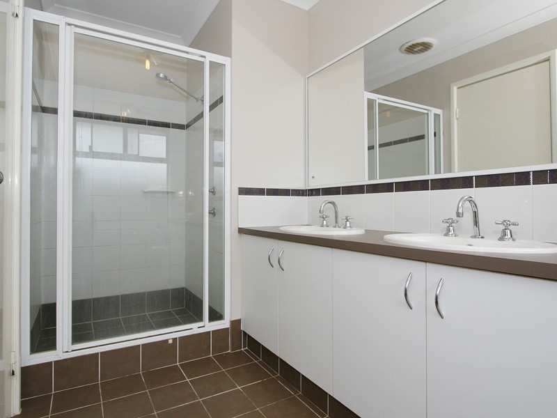 9 Dulegal Way, Aveley WA 6069