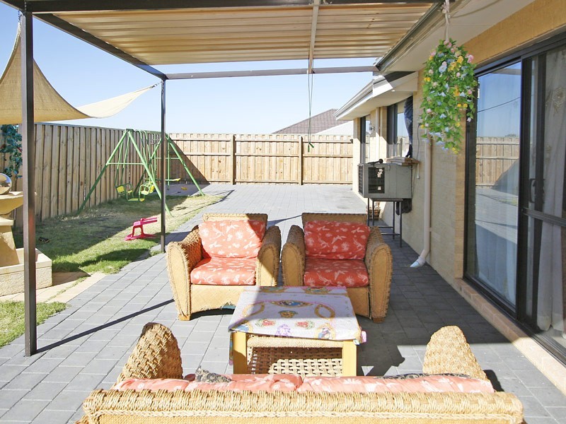 11 Ardmore Parade, Ellenbrook WA 6069