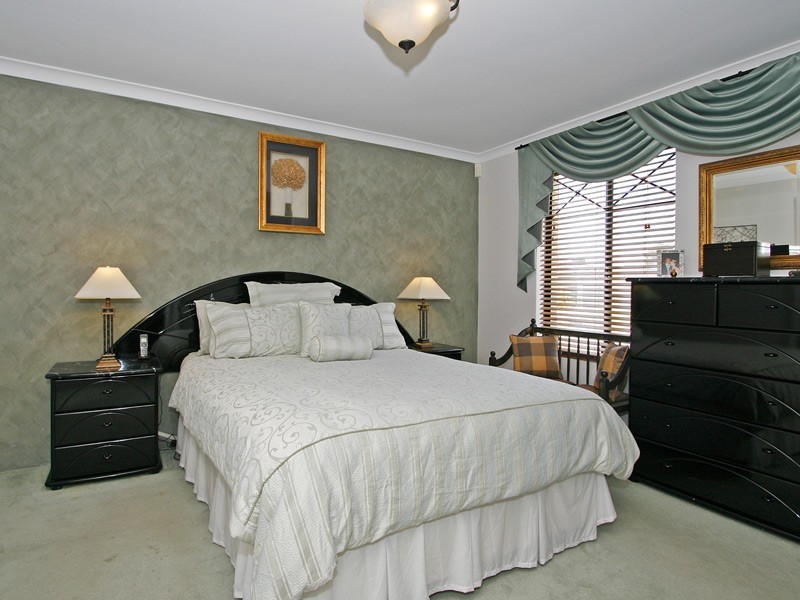 5 Vaucluse Crescent, Ellenbrook WA 6069