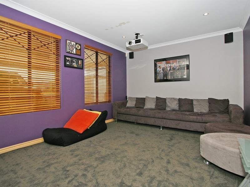 5 Vaucluse Crescent, Ellenbrook WA 6069