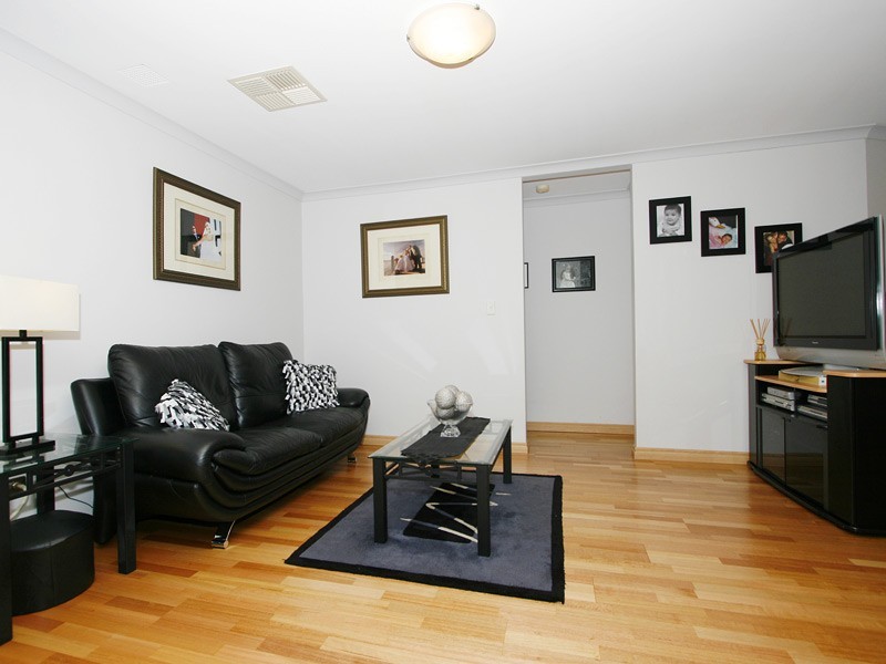 5 Vaucluse Crescent, Ellenbrook WA 6069