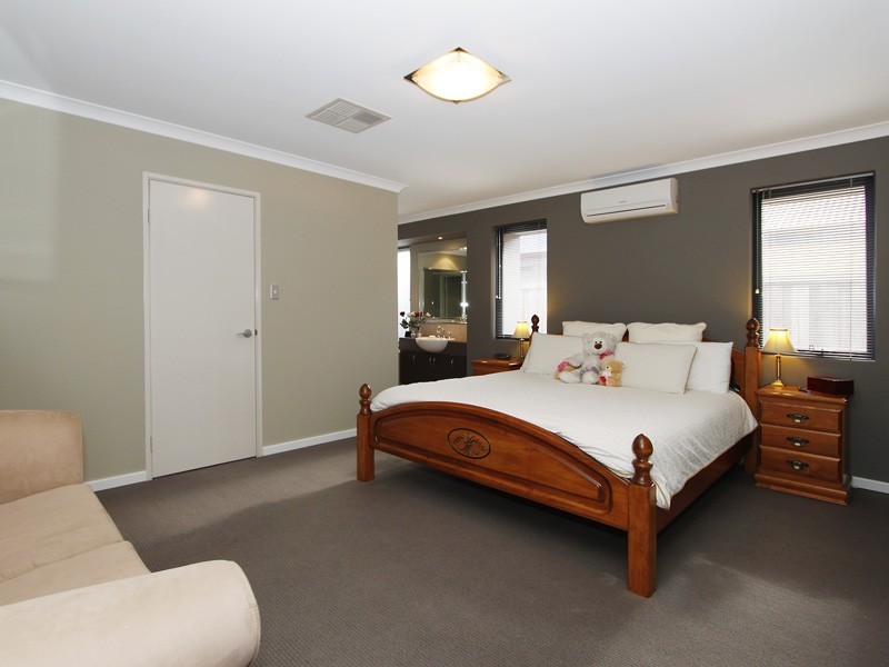 10 Glade Terrace, Ellenbrook WA 6069