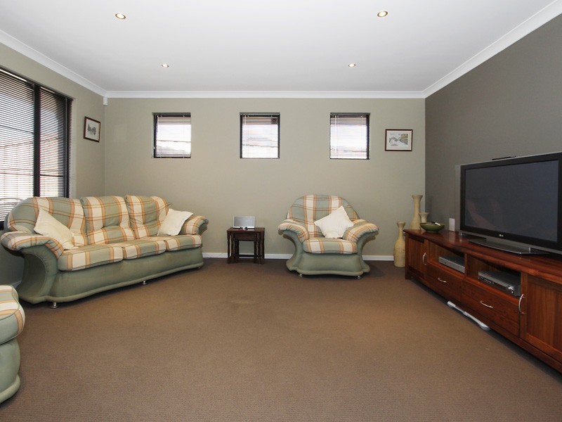 10 Glade Terrace, Ellenbrook WA 6069