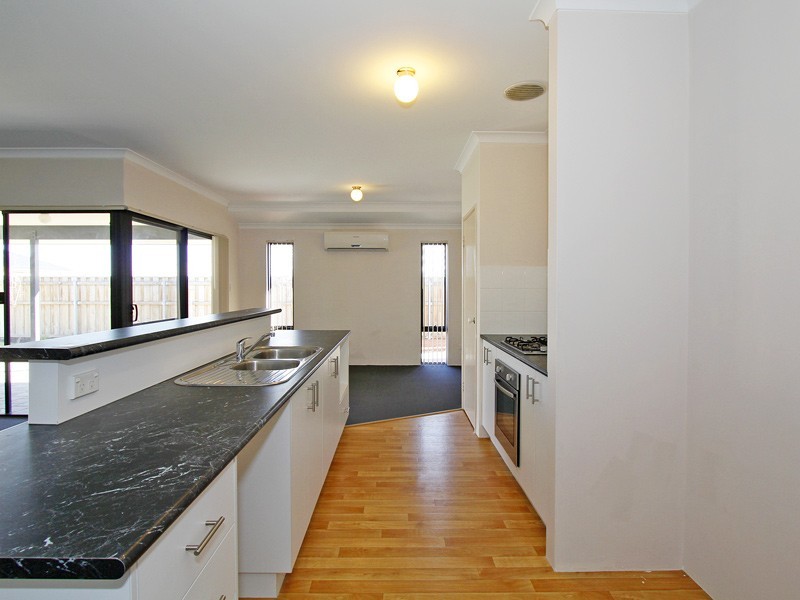 8 Yarran Link, Ellenbrook WA 6069