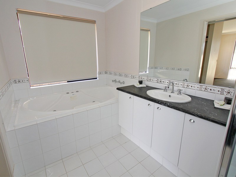 8 Yarran Link, Ellenbrook WA 6069