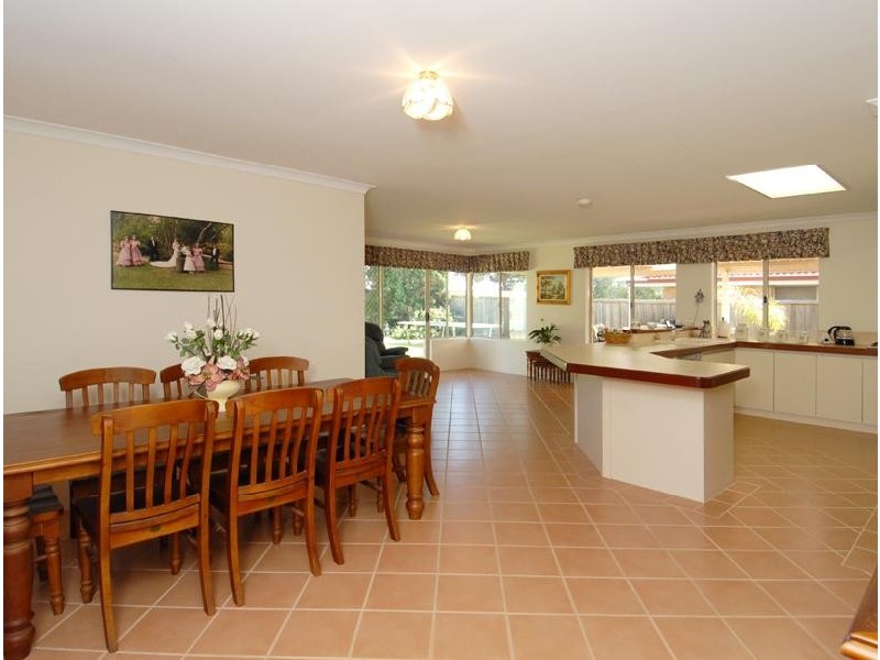 17 Beaufortia Crescent, Ellenbrook WA 6069
