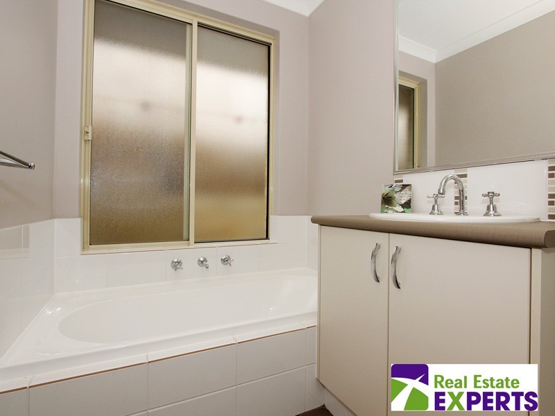 4 Tuross Way, Ellenbrook WA 6069