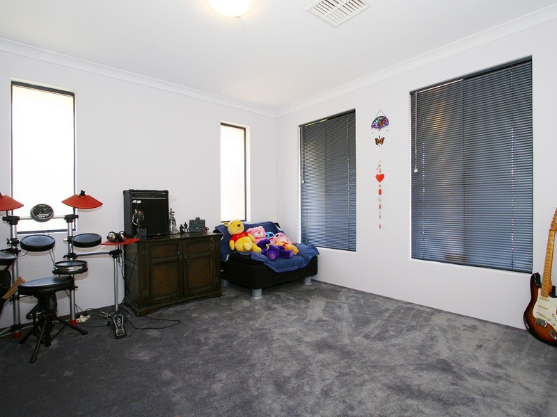 32 Larrawa Circle, Ellenbrook WA 6069