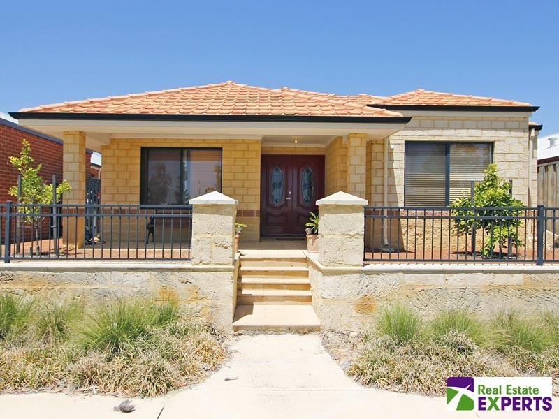 8 Carlo Pass, Ellenbrook WA 6069