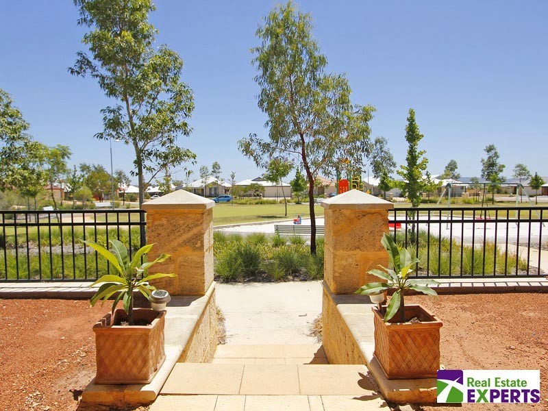8 Carlo Pass, Ellenbrook WA 6069