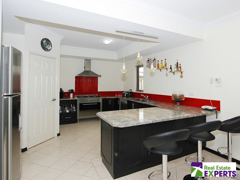 8 Carlo Pass, Ellenbrook WA 6069