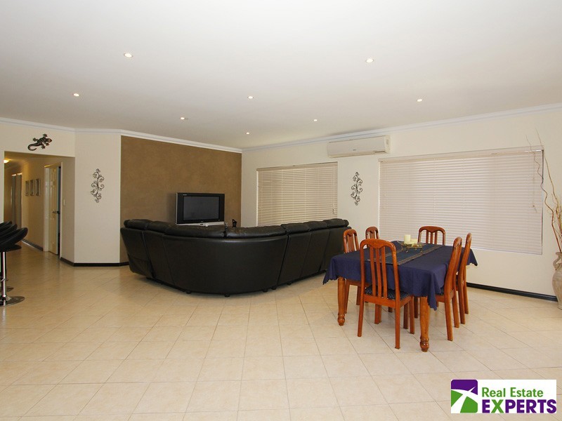 8 Carlo Pass, Ellenbrook WA 6069