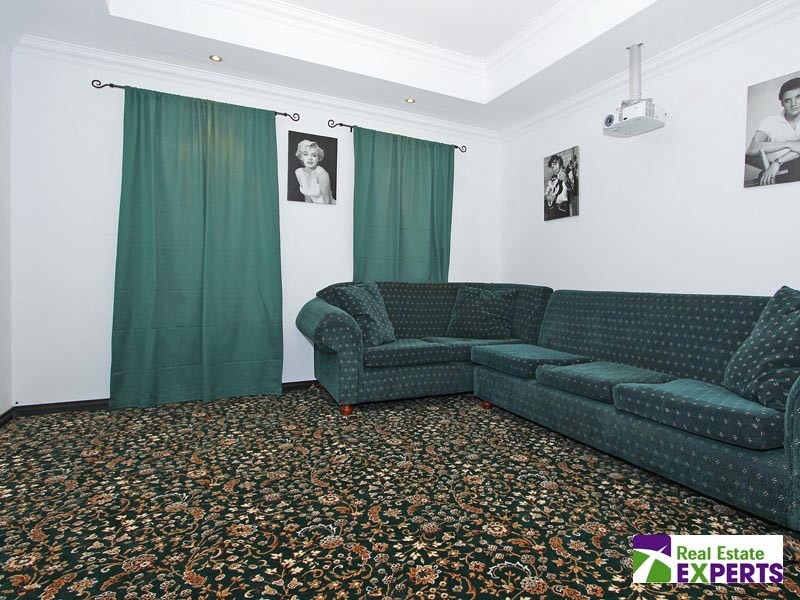 8 Carlo Pass, Ellenbrook WA 6069