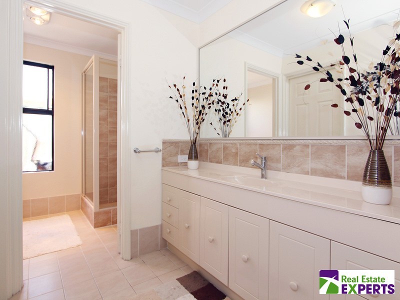8 Carlo Pass, Ellenbrook WA 6069
