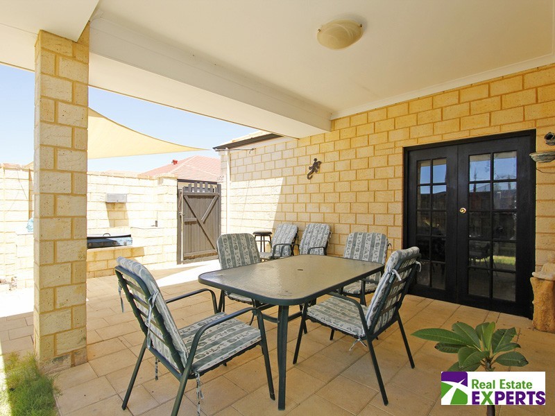 8 Carlo Pass, Ellenbrook WA 6069