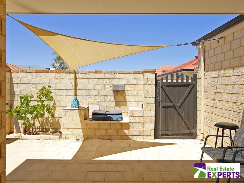 8 Carlo Pass, Ellenbrook WA 6069