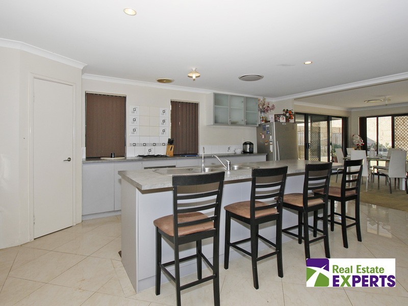 10 Woburn Park Avenue, Ellenbrook WA 6069