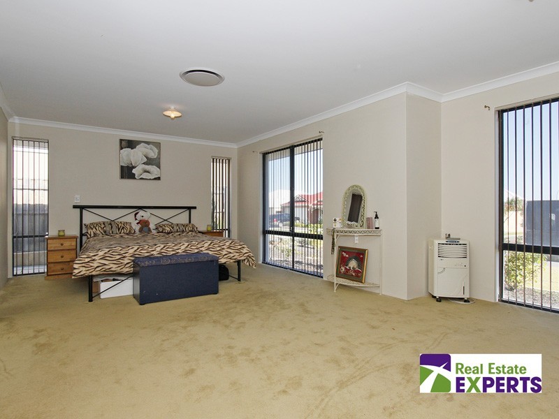 10 Woburn Park Avenue, Ellenbrook WA 6069