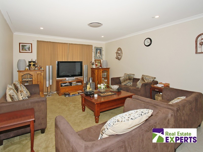 10 Woburn Park Avenue, Ellenbrook WA 6069