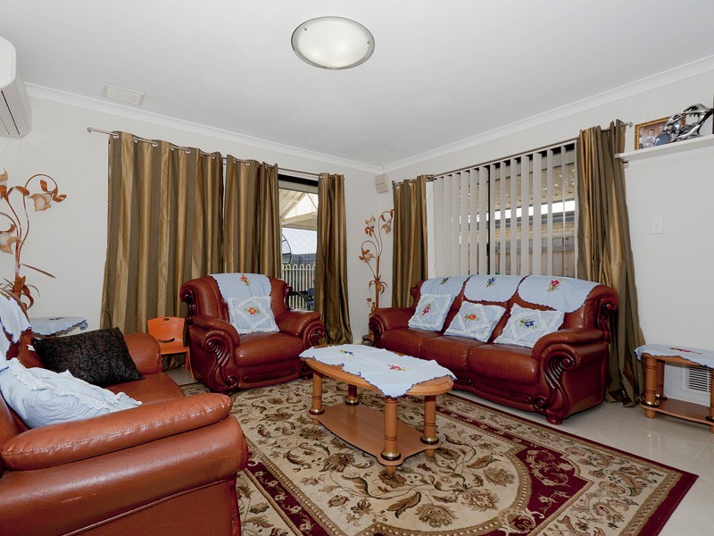 40 Parnham Avenue, Ellenbrook WA 6069