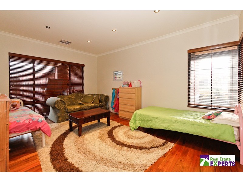 10 Garran Loop, Henley Brook WA 6055