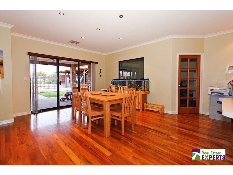 10 Garran Loop, Henley Brook WA 6055