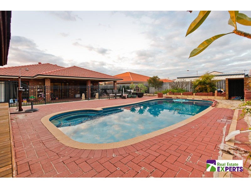 10 Garran Loop, Henley Brook WA 6055