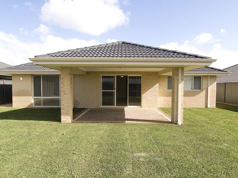 18 Whitehart Entrance, Ellenbrook WA 6069