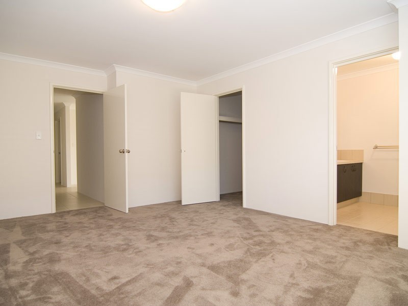 18 Whitehart Entrance, Ellenbrook WA 6069