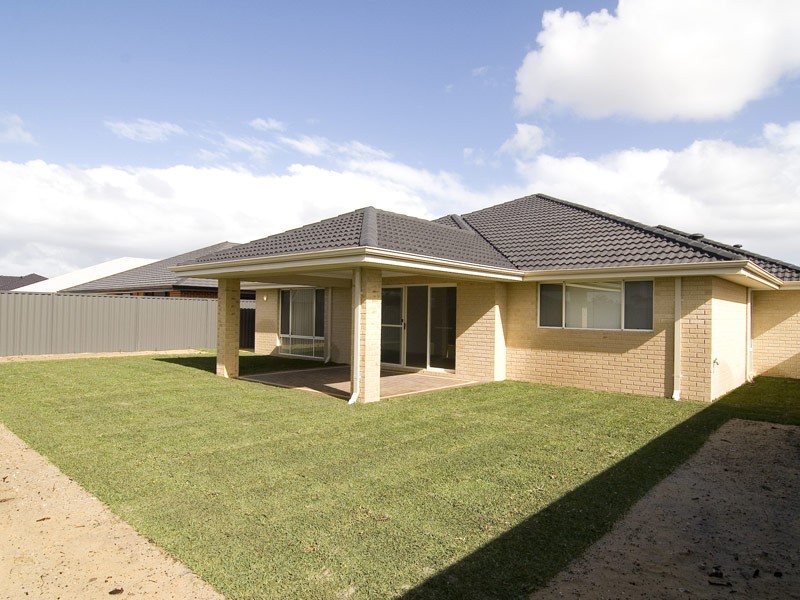 18 Whitehart Entrance, Ellenbrook WA 6069