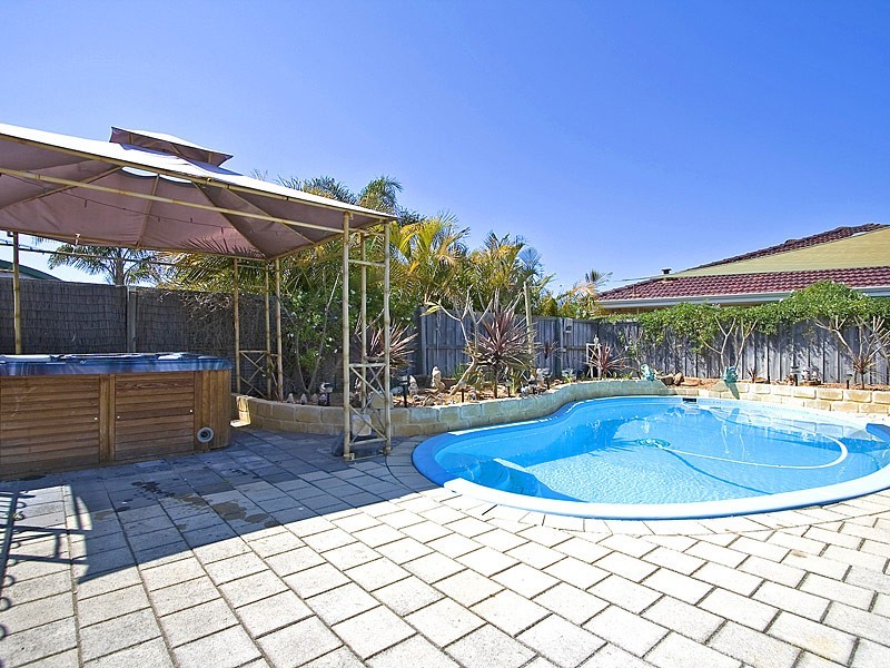 34 Woodlake Blvd, Ellenbrook WA 6069