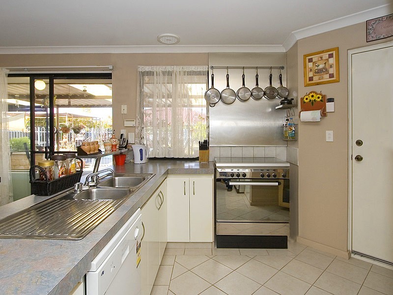 34 Woodlake Blvd, Ellenbrook WA 6069