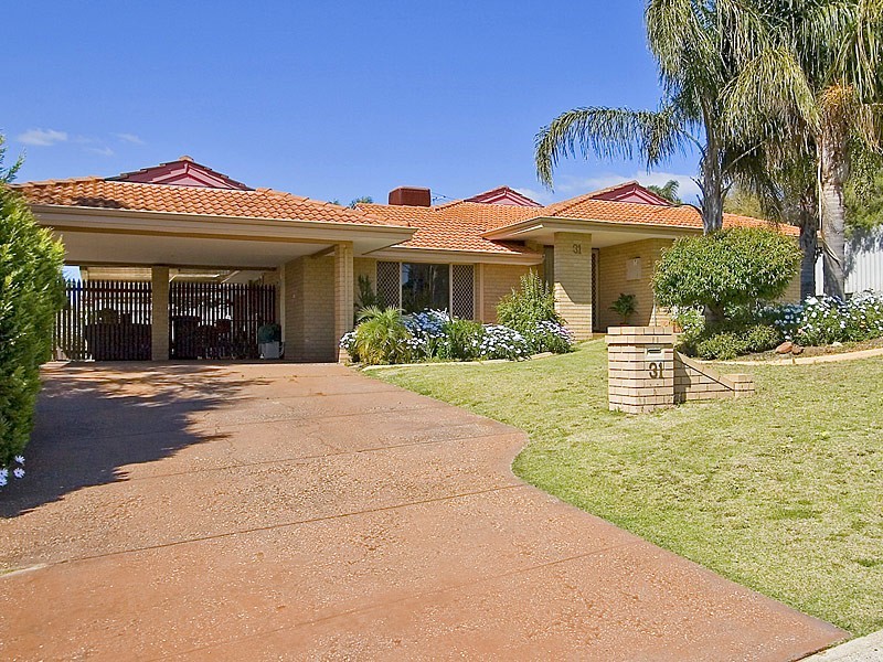 31 Whitcombe Way, Alexander Heights WA 6064